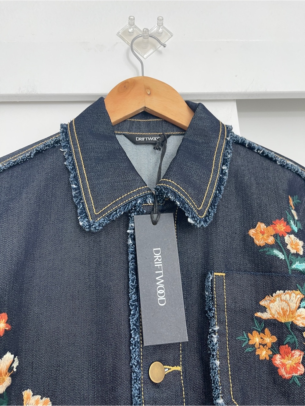 NWT Driftwood Embroidered Floral Denim Jacket Size Medium - Picture 4 of 6